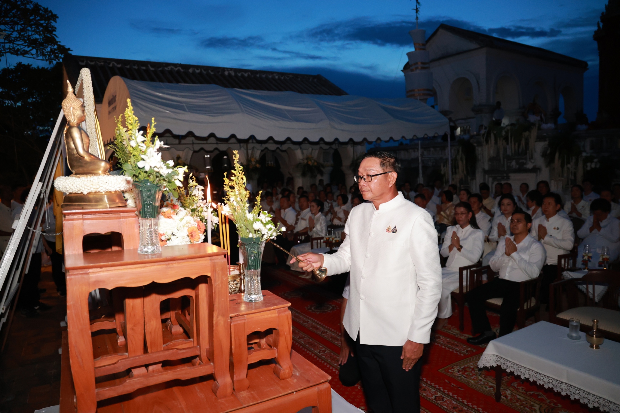 title - ปฏิรูปที่ดินจังหวัดเพชรบุรี ร่วมงานตามประทีปโคมไฟเนื่องในเทศกาลวิสาขบูชา ประจำปี 2569 และพิธีสวดพระพุทธมนต์ เจริญจิตตภาวนาอุทิศถวายแด่สมเด็จพระนางเจ้าสิริกิติ์ พระบรมราชินีนาถ พระบรมราชชนนีพันปีหลวง และเวียนเทียนรอบพระธาตุจอมเพชร